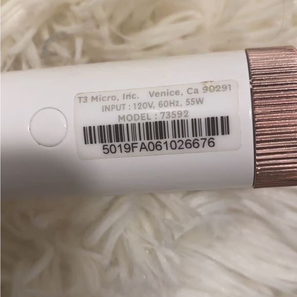 T3
BodyWaver 1.75” Professional Ceramic Styling Iron for Waves and Volume - Picture 2 of 9